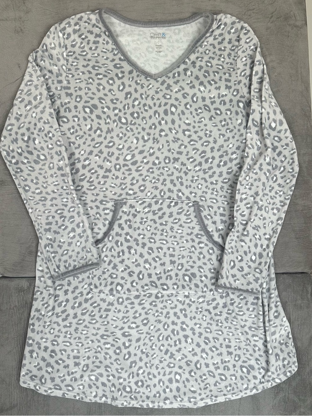 Croft & Barrow Women’s Sz S Gray Leopard V-Neck Sleep Tunic